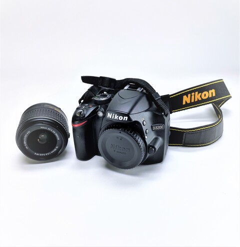 Nikon D3200 schwarz mit Objektiv AF-S VR DX 18-105mm 3.5-5.6G ED